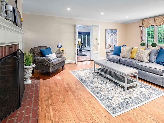 3rd image of 2705 Marine St