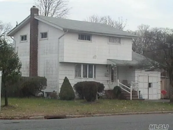81 Madison Ave, Brentwood, NY 11717