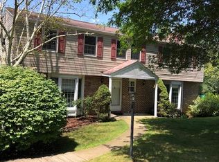 111 Bassie Dr, Zelienople, PA 16063
