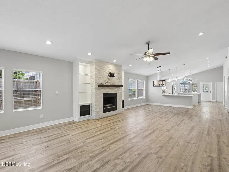 204 Crosstern Ct — Photo 23