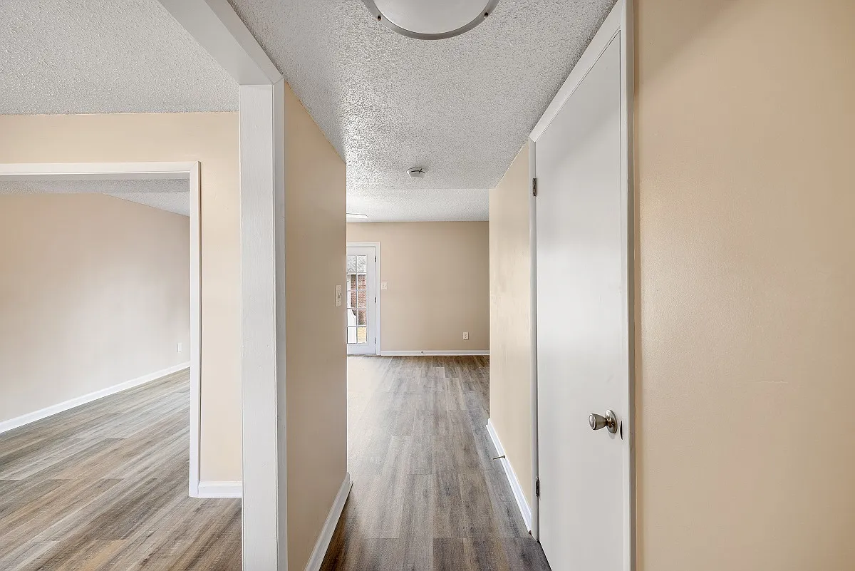 Cooper's Landing Apartments — Photo 3