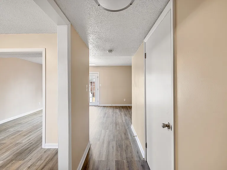 Cooper's Landing Apartments — Photo 4