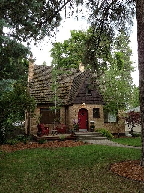 1st image of 1124 W 21st Ave