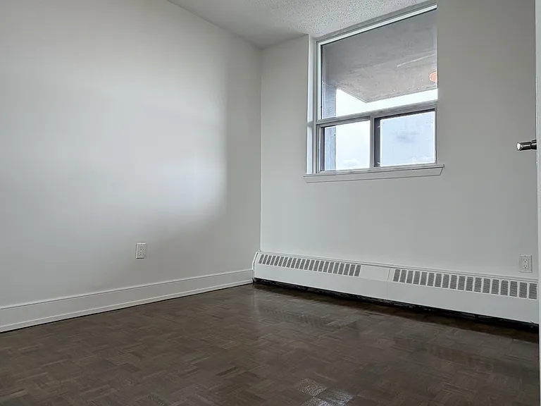 147 Wellington St W #614 — Photo 9