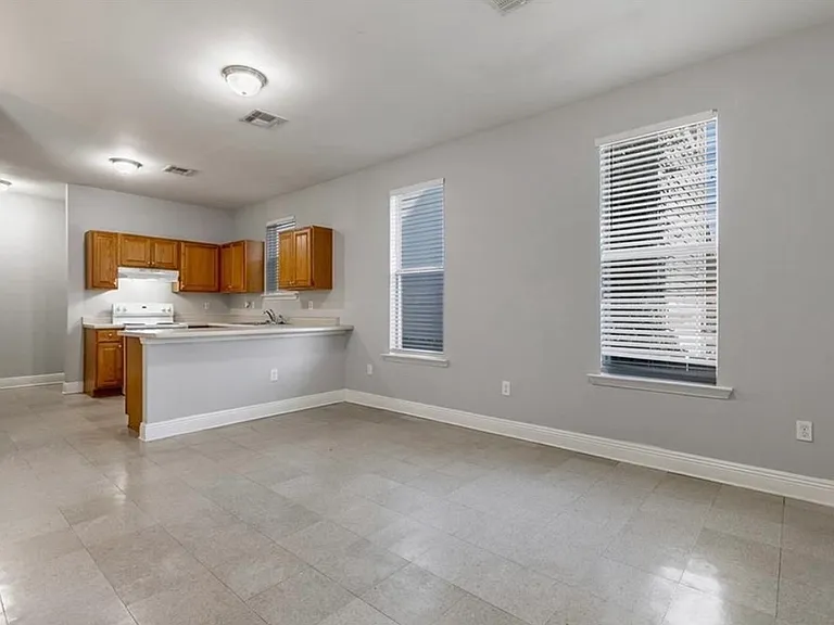 2317 Seminole Pl — Photo 2
