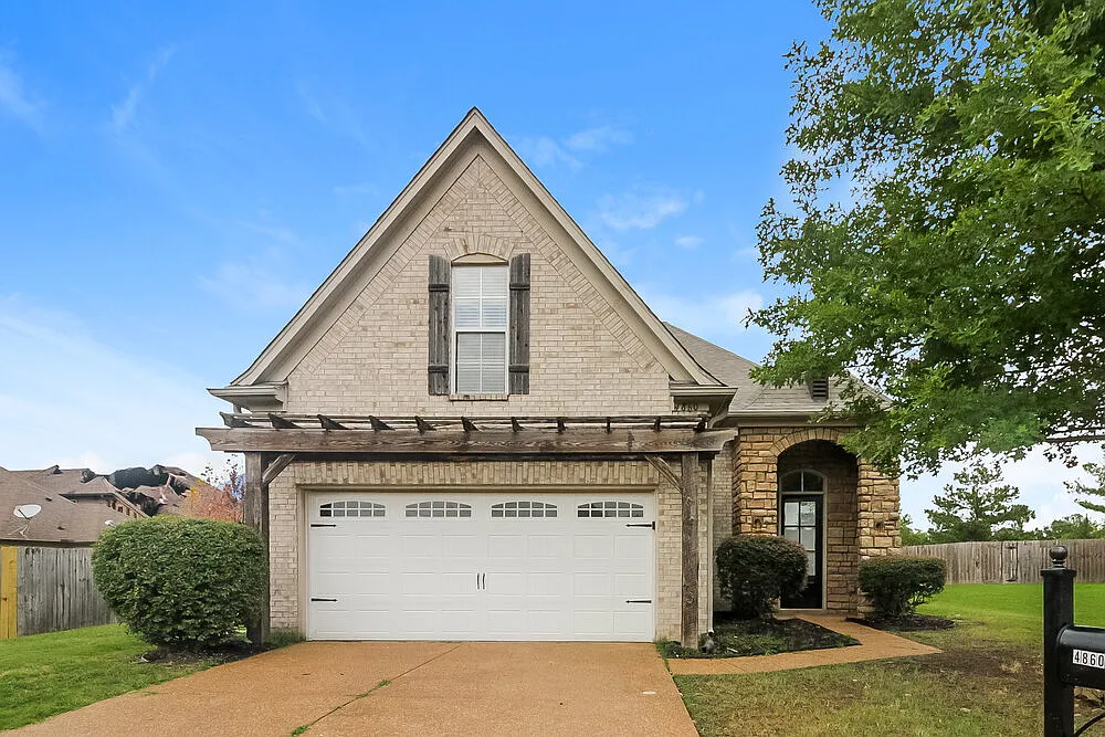 3 bed, 3.0 bath, 2054 sqft, $2,160 — Photo 1