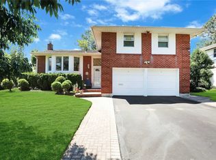 6 Overlook Ln, Plainview, NY 11803