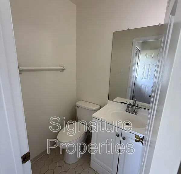 913 Ewell Rd — Photo 10