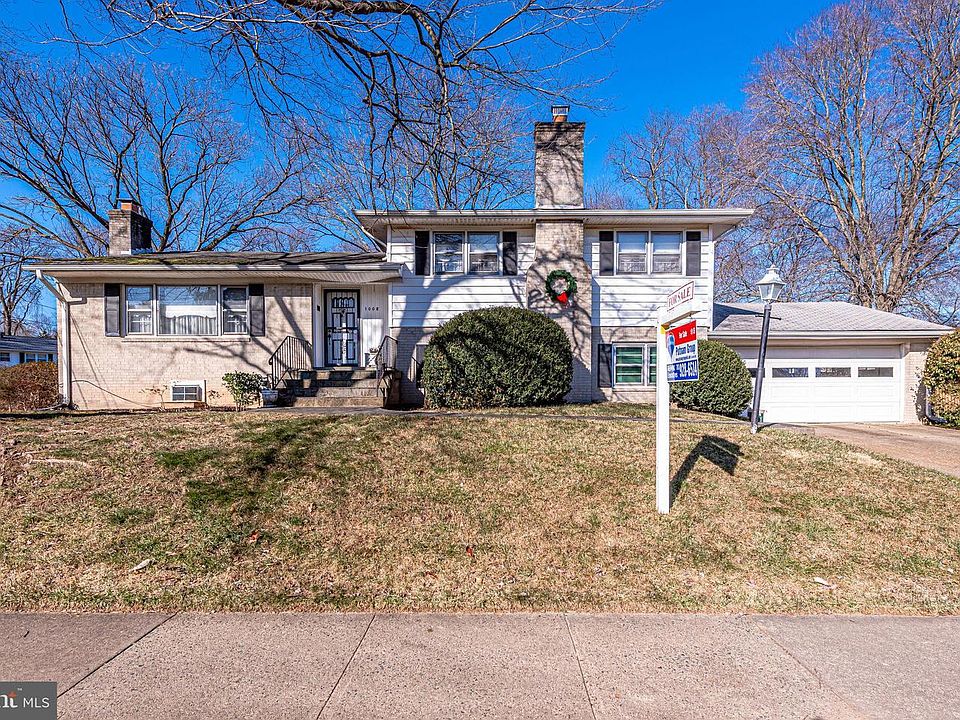 1st image of 1008 Westwood Dr NE