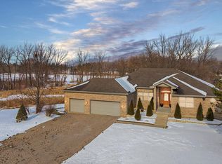 25924 S Cambridge Dr, Crete, IL 60417