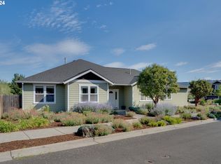 2340 Heritage Loop, Hood River, OR 97031