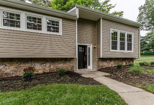 3rd image of 1515 Blackwood Dr