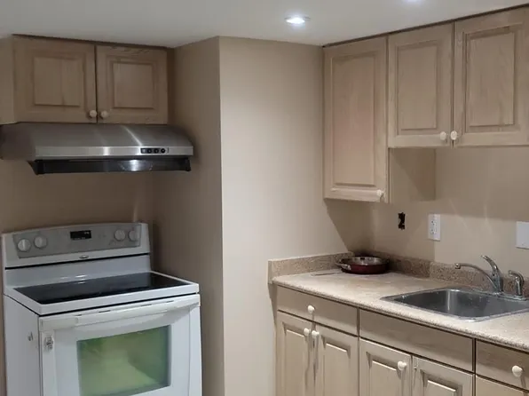 5545 Northrise Rd #Basement, Mississauga, ON L5M 6E2