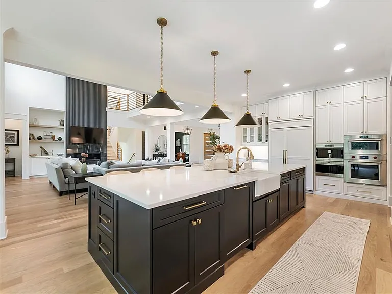 566 Versailles Dr — Photo 17