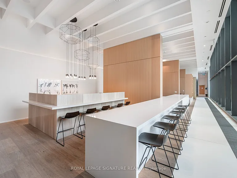 5 Soudan Ave #1010 — Photo 10