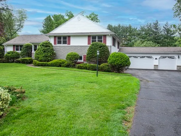 95 Holyoke St, Easthampton, MA 01027