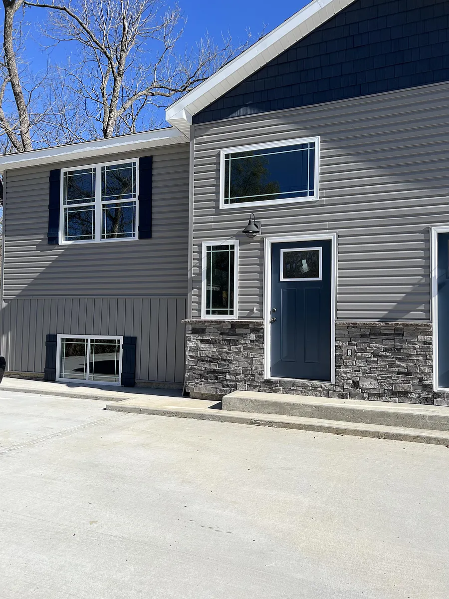 Building Photo - 803 Broad St #A