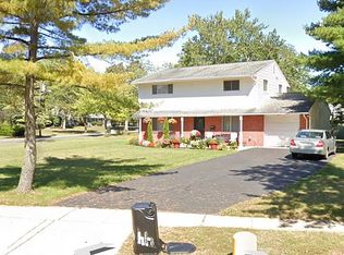 44 Stillwell Rd, Kendall Park, NJ 08824