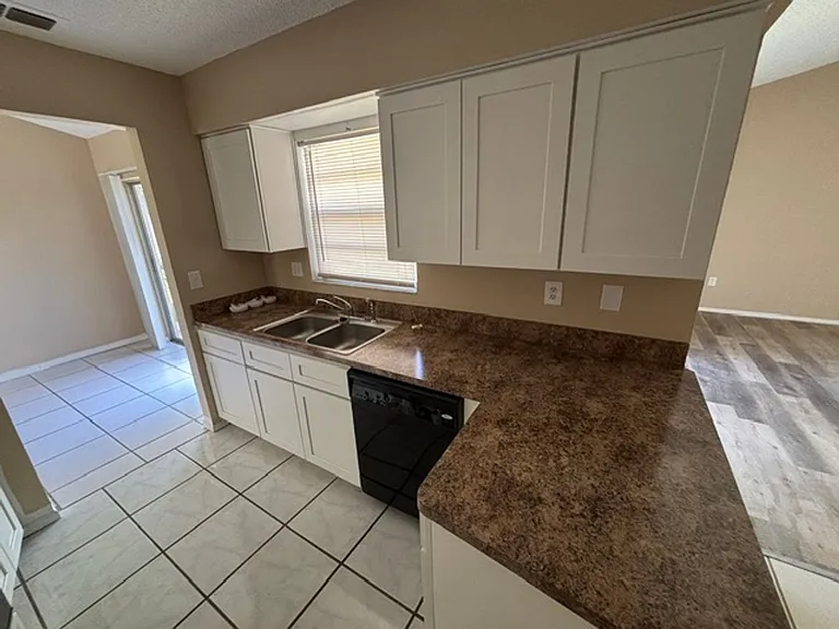 3206 Ambassador Ave — Photo 2