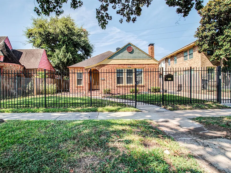 2608 Rosewood St