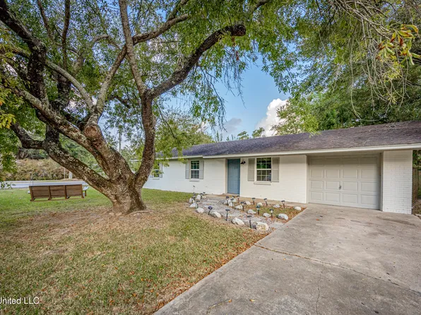 201 Audrey Cir, Ocean Springs, MS 39564