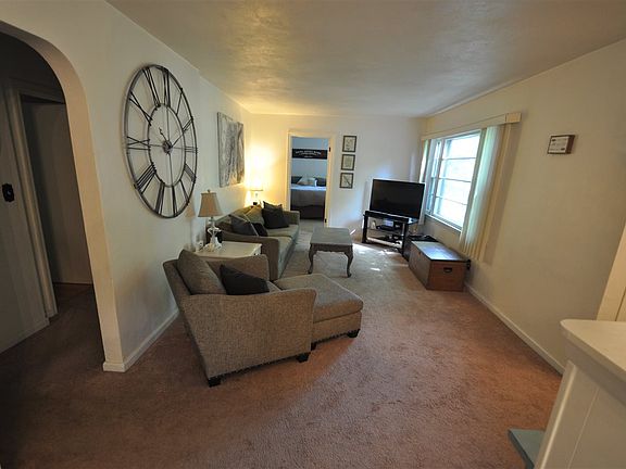 4th image of 916 B St