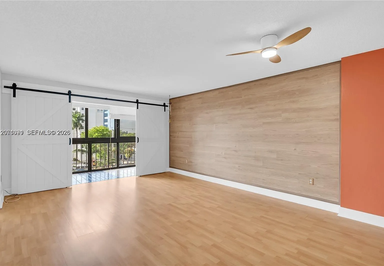 Half Moon Towers Condo — Photo 2
