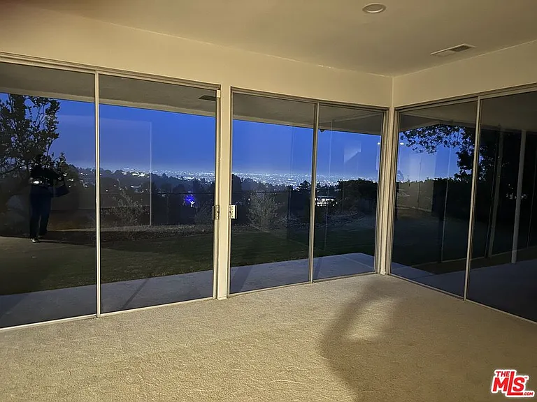 1212 Roberto Ln — Photo 19