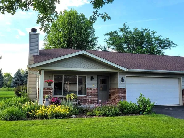 1720 Garden LANE, West Bend, WI 53095