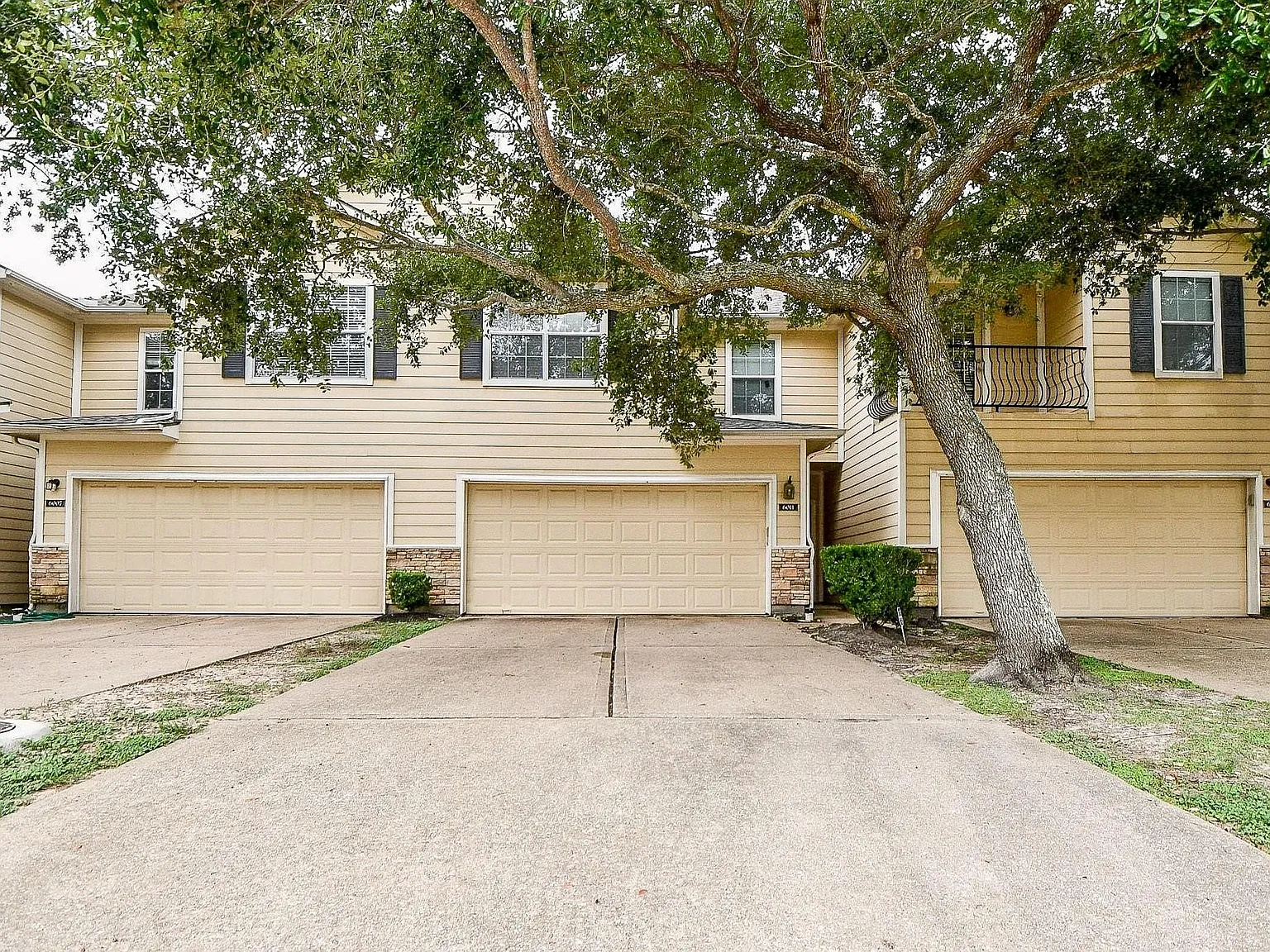 3 bed, 2.5 bath, 1668 sqft, $1,950 — Photo 1
