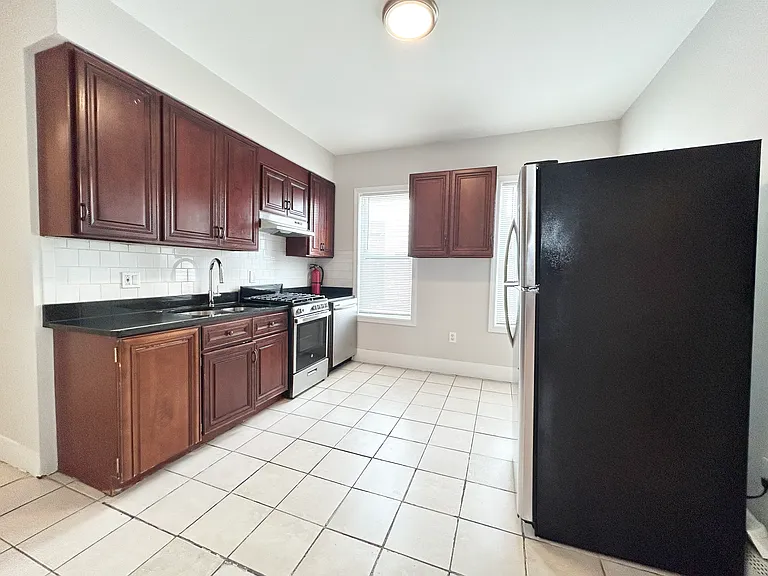 24 Maryland St #3L — Photo 2