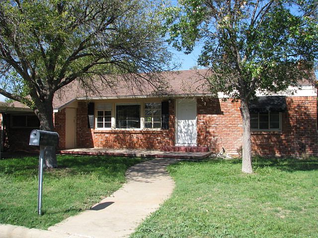 2nd image of 2104 Coleman St