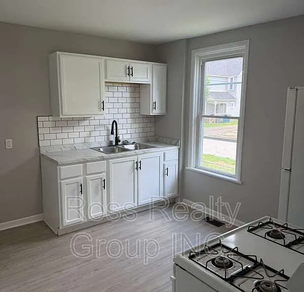 702 Boalt St #UPPER — Photo 3