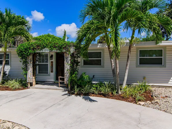 1971 Harbor Ln, Naples, FL 34104