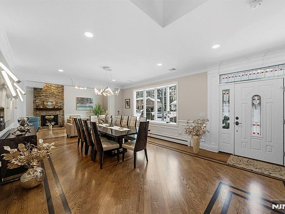 4th image of 461 Arthur Ter