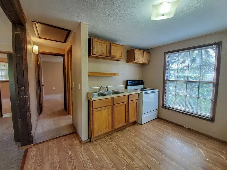 310 E Washington St — Photo 3
