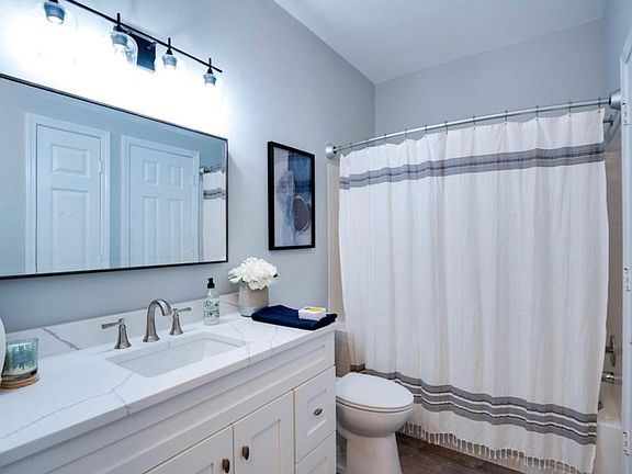4th image of 4405 Fair Stone Dr APT 205
