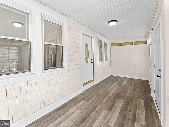 3rd image of 542 Berlin Rd