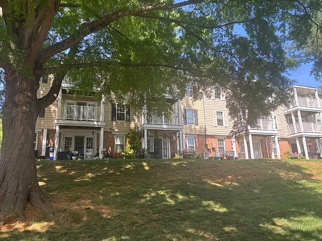 1242 Villa Ln #D — Photo 11