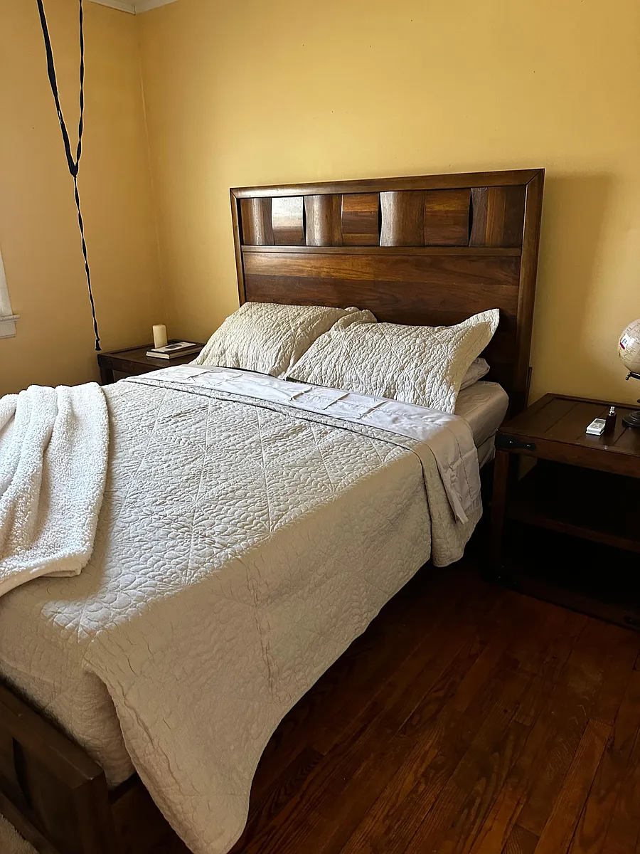 Room - 1404 Campbell Ave