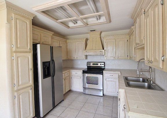 3rd image of 402 Justice Ln