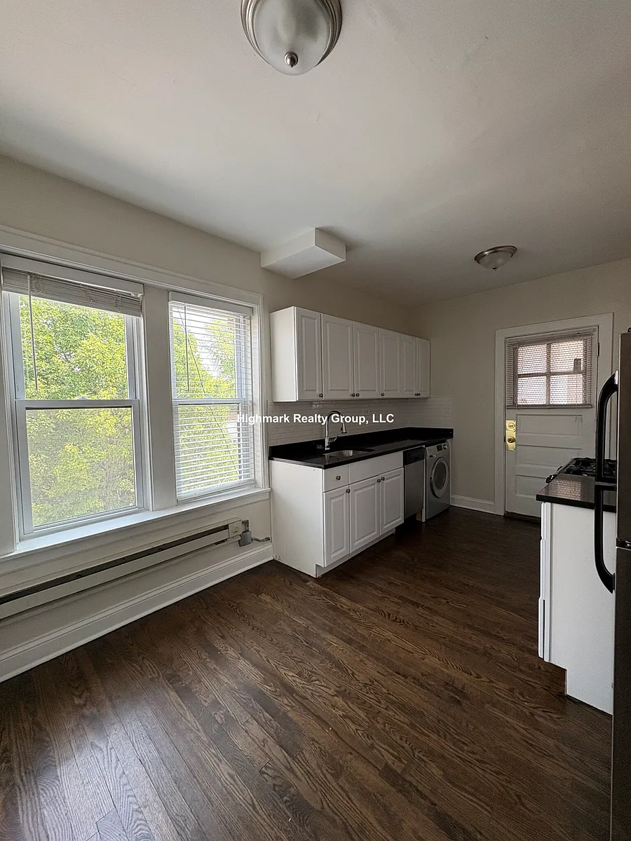 Building Photo - 3819 N Greenview Ave #1AN