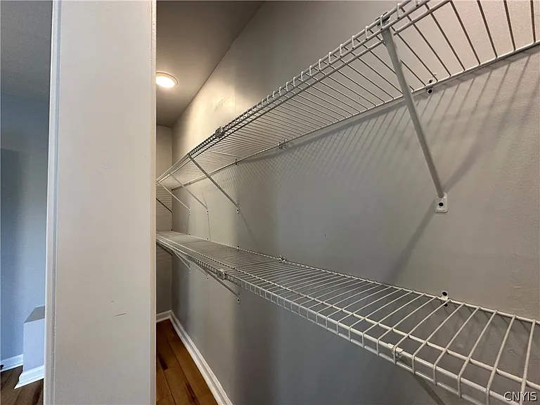 408 E Laurel St — Photo 19
