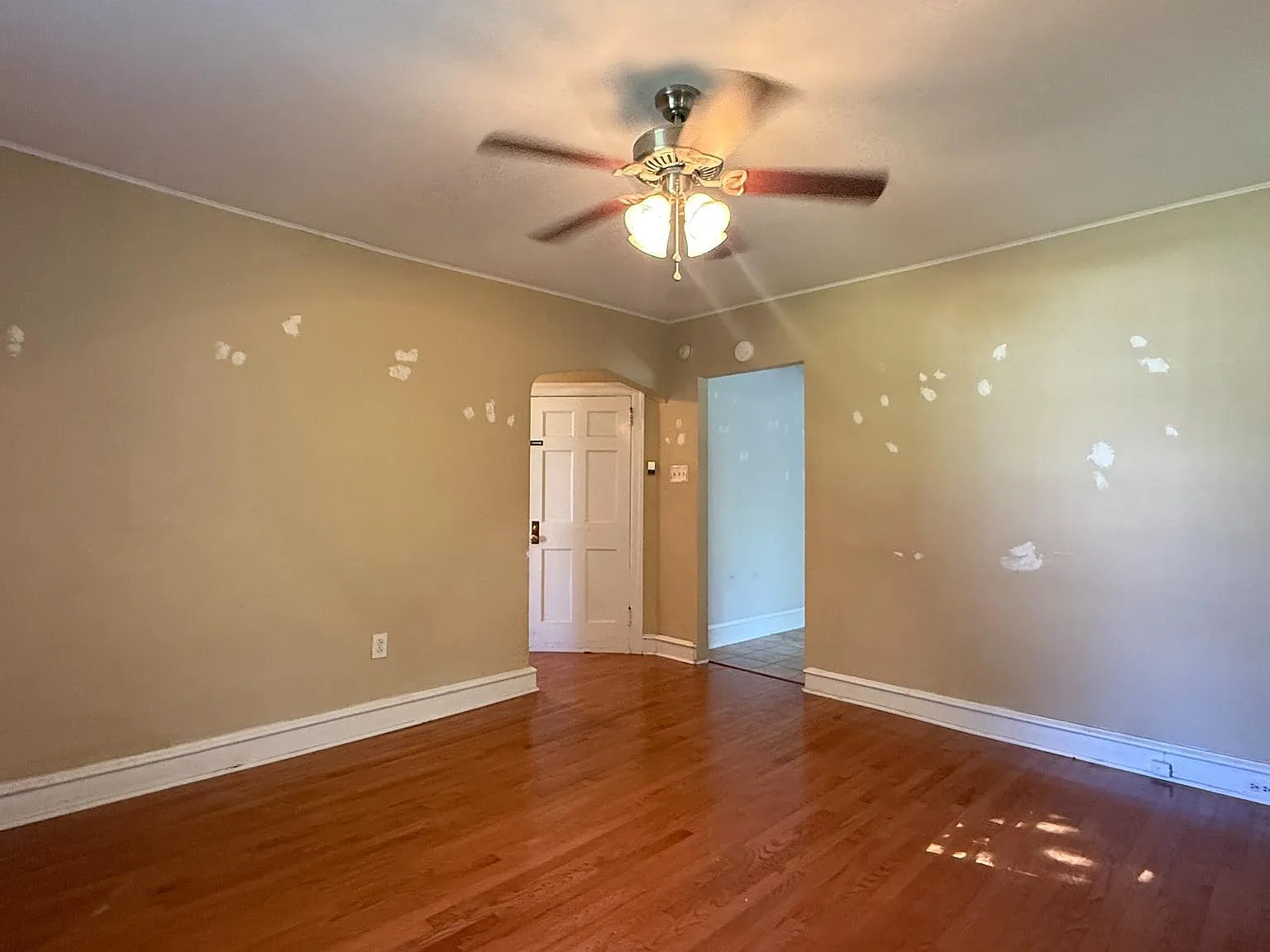 2 bed, 1.0 bath, $1,500 — Photo 2