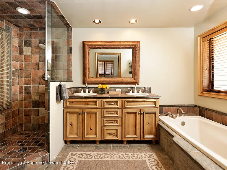 715 E Hopkins Ave — Photo 12