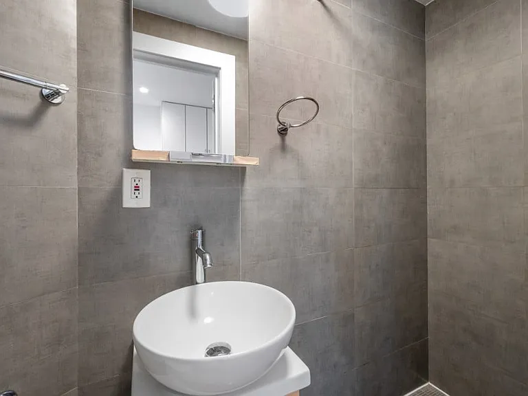 341 E 9th St #15 — Photo 5