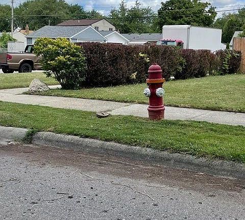 2nd image of 23535 Beverly St