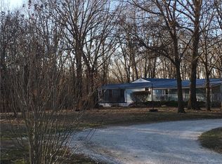 507 N 600 East Rd, Herrick, IL 62431