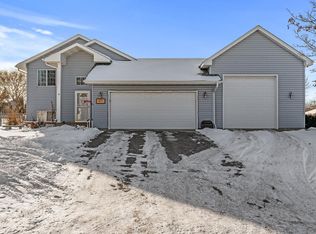 9311 Mockingbird Ln, Monticello, MN 55362