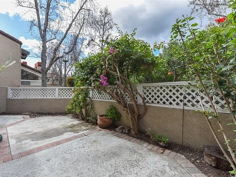 131 Stanford Ct #42 — Photo 24